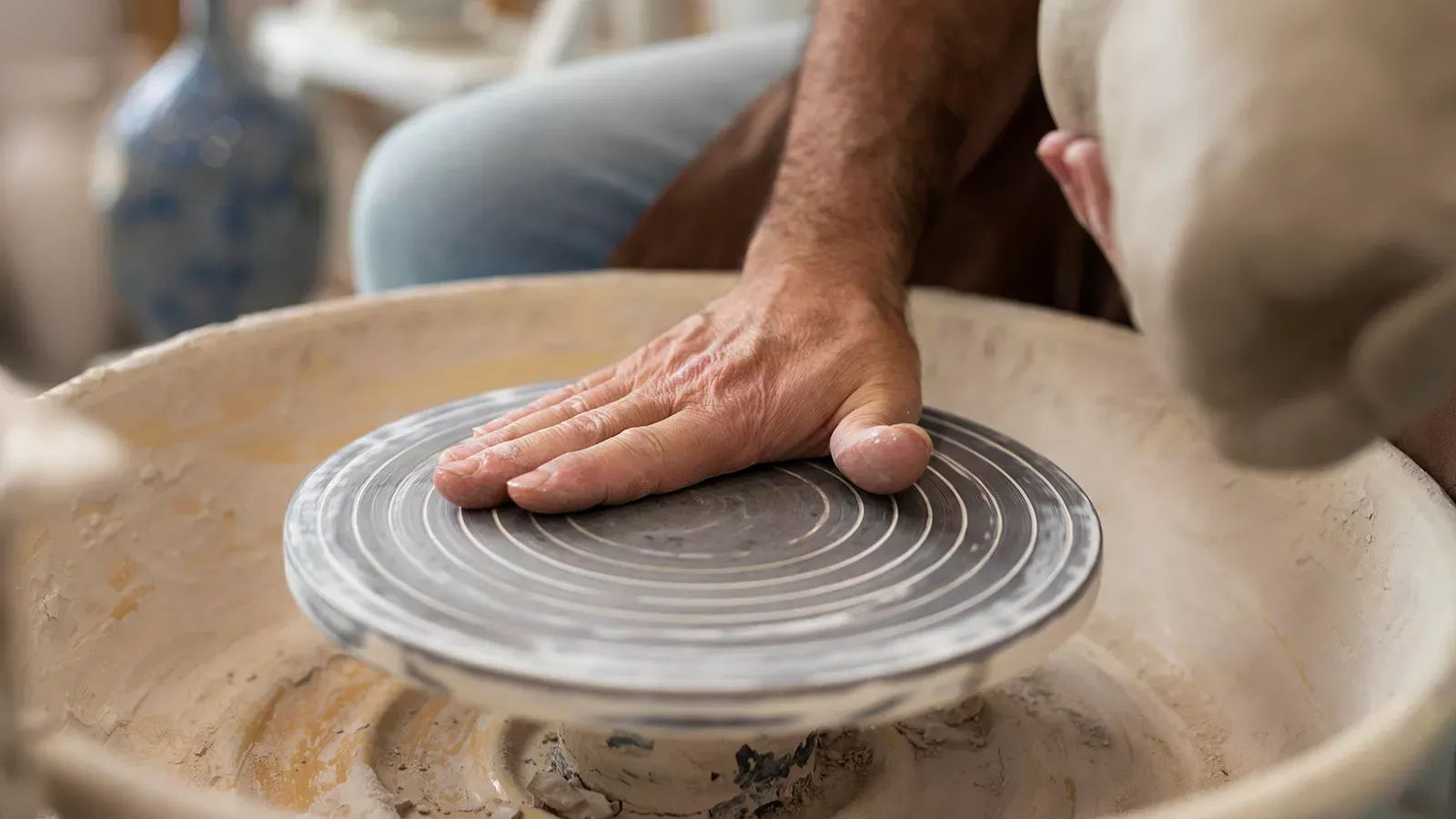 What is a Potter’s Wheel (Rokuro)? A Comprehensive Guide from Forming Principles, Techniques, and Aesthetics to Modern Ceramic Art Reinterpretation What is a Potter's Wheel (Rokuro)? A Comprehensive Guide from Forming Principles, Techniques, and Aesthetics to Modern Ceramic Art Reinterpretation