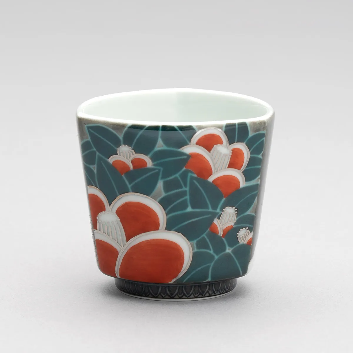色絵雪花薄墨墨はじき椿文ぐい呑 / 十四代 今泉 今右衛門