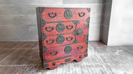 Iwayado tansu (Iwayado traditional chest)