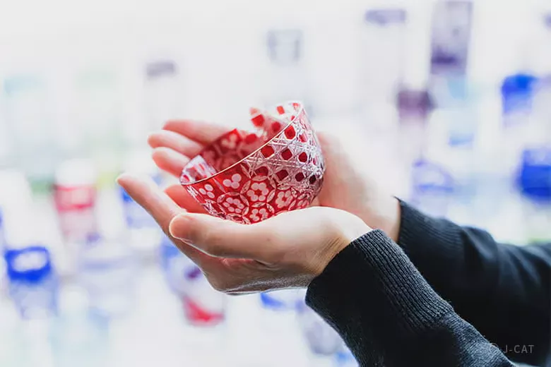 Create Unique Glass Art by Cutting Vibrantly Colored Edo Glass